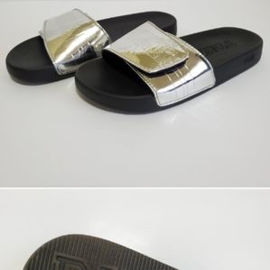 Pink slides sliver and gold changes color In light